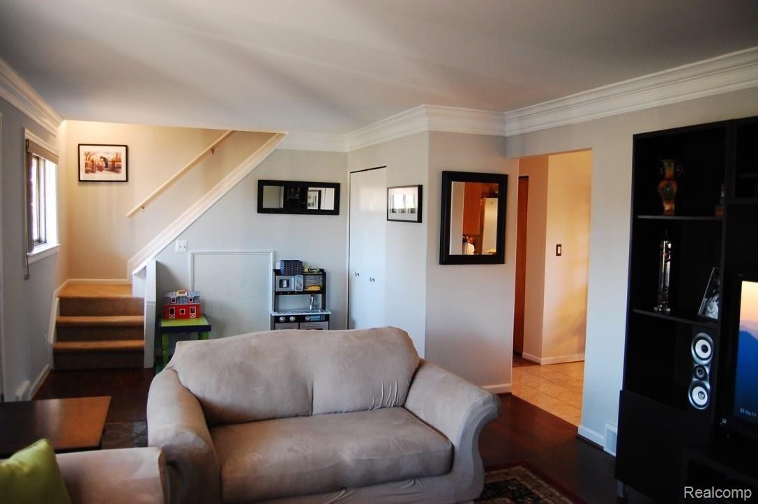 11025 21 Mile Road Utica, MI 48317 - Photo 11 of 27 Family Room