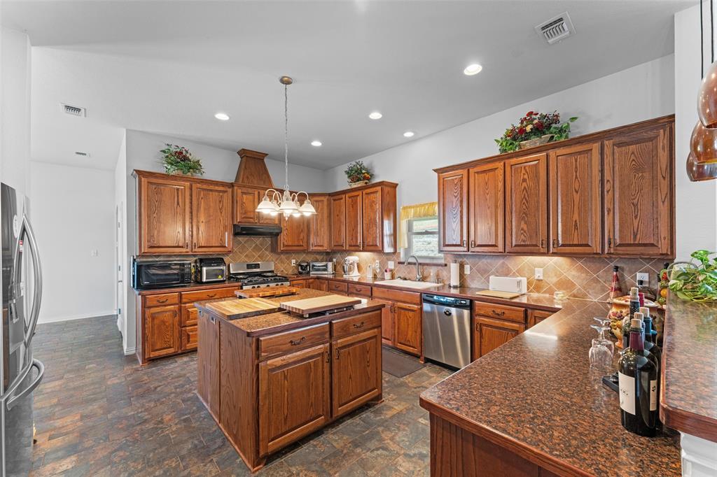 1114 Mt Lane Rhome, TX 76078 - Photo 12 of 39