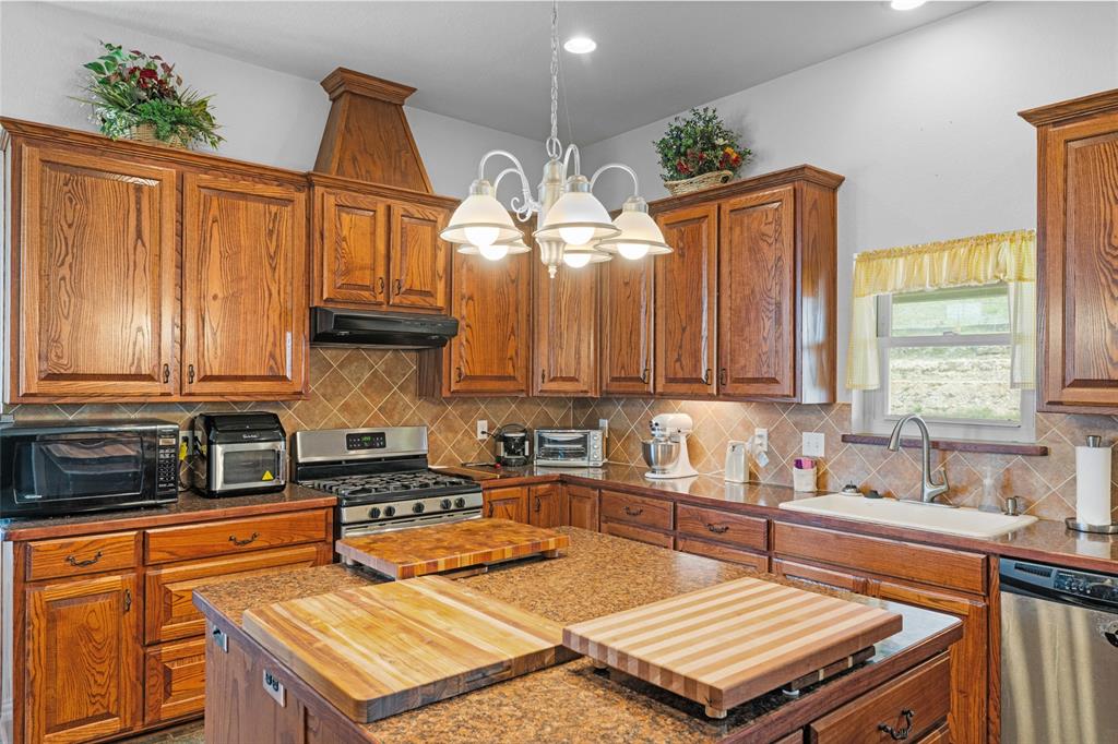 1114 Mt Lane Rhome, TX 76078 - Photo 17 of 39