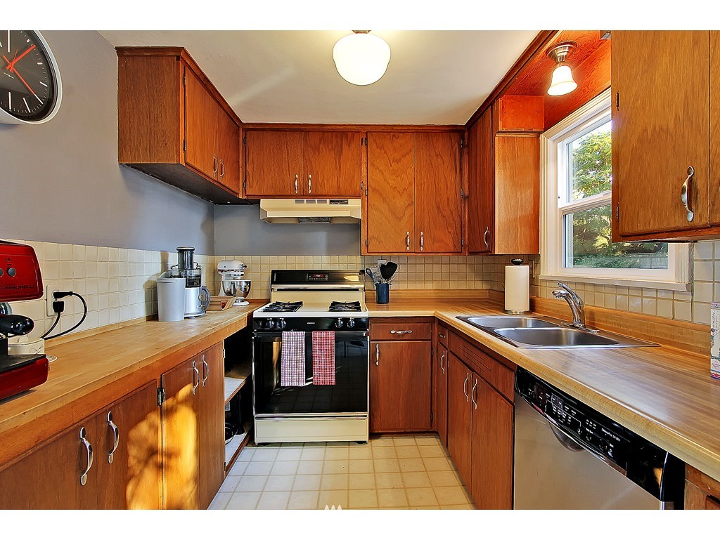 4137 Southwest Portland Street Seattle, WA 98136 - Photo 4 of 15 Gallery Image 4