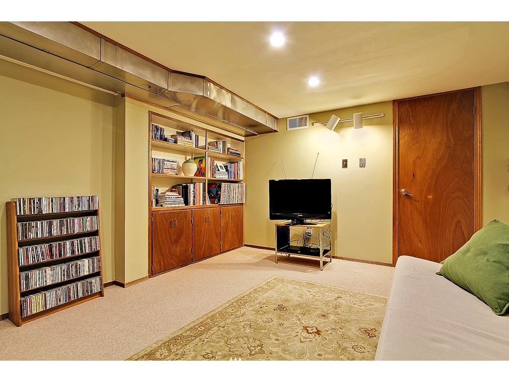 4137 Southwest Portland Street Seattle, WA 98136 - Photo 10 of 15 Gallery Image 10