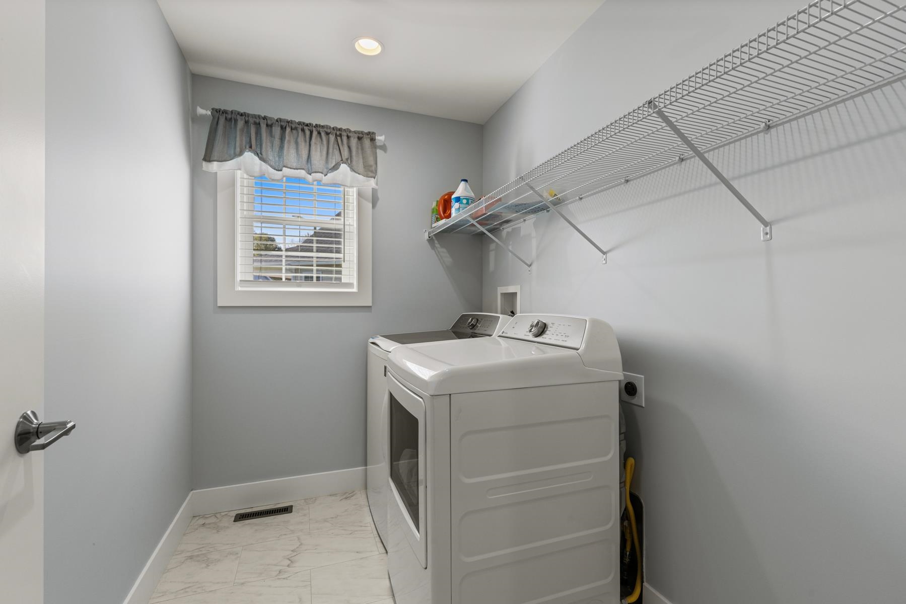 27 Mulberry Lane Epping, NH 03042 - Photo 14 of 34