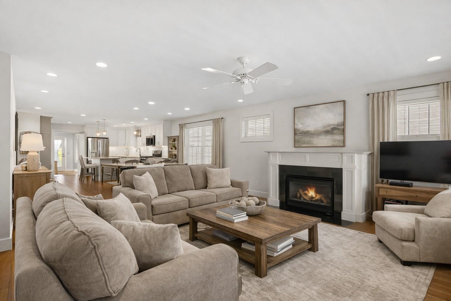 27 Mulberry Lane Epping, NH 03042 - Photo 2 of 34