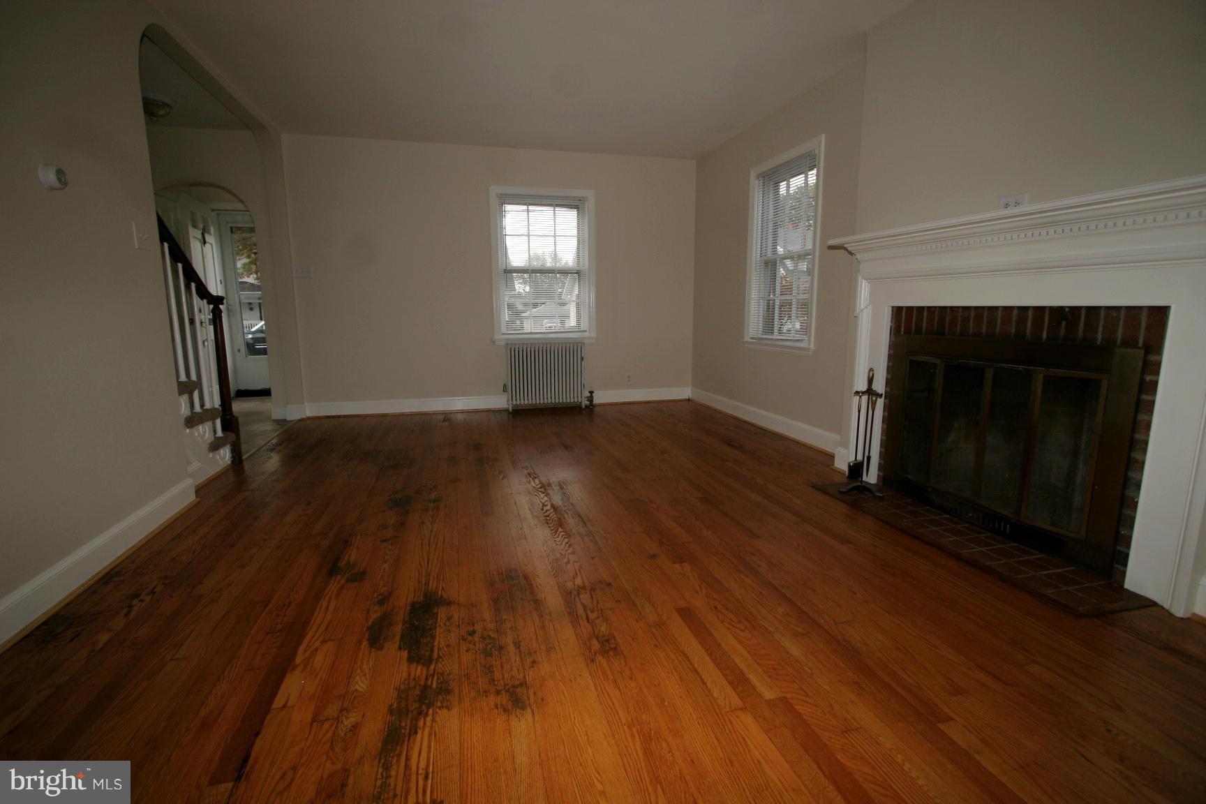 11215 Marbern Road Hagerstown, MD 21740 - Photo 2 of 25 Living Room