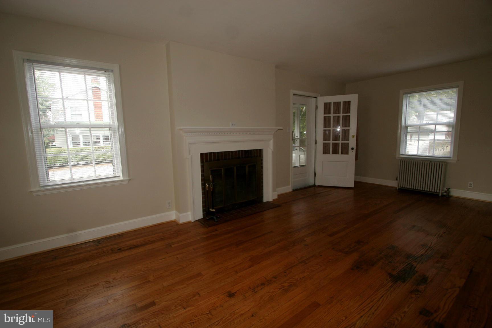 11215 Marbern Road Hagerstown, MD 21740 - Photo 9 of 25 Living Room