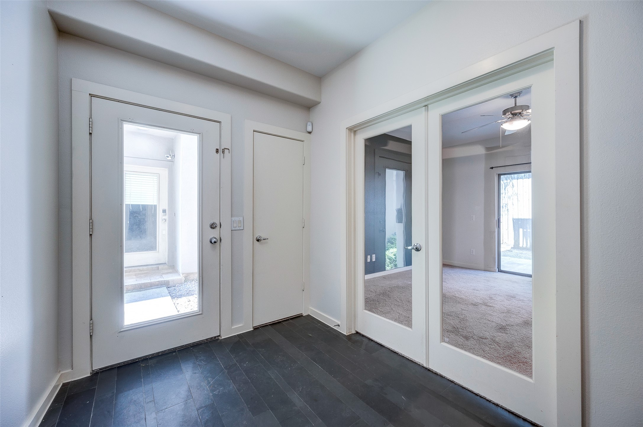 1729 Reinerman Street Houston, TX 77007 - Photo 5 of 31 Spacious hallway with access to the detached garage and bedroom on the first floor with patio access
