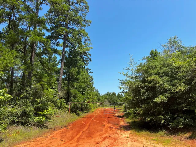 $181,500 | 2 West Carters Ferry Road, Milam, TX 75959