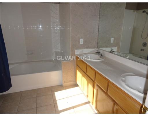 2546 Claridge Avenue Henderson, NV 89074 - Photo 7 of 11 Master Bath/Spa.