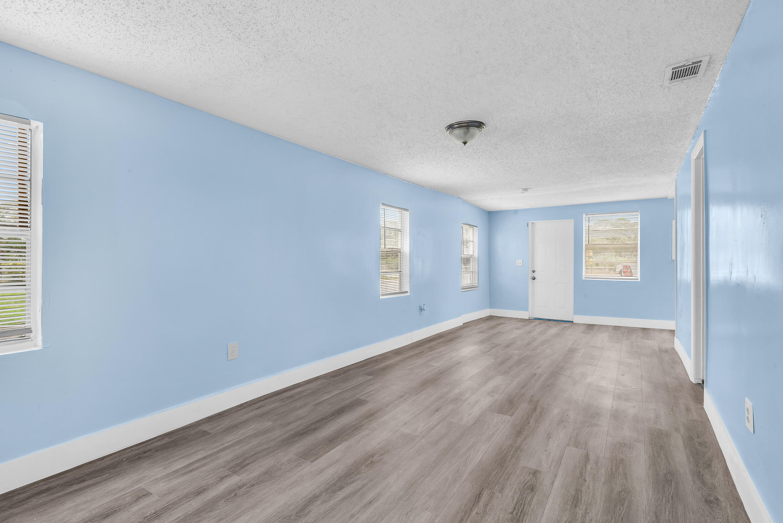 1497 Silver Beach Road Riviera Beach, FL 33404 - Photo 10 of 14 photo-7