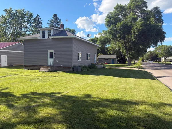 $170,000 | 739 East 1st Street, Litchfield, MN 55355