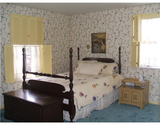 488 Winnerwood Road Pittsburgh, PA 15237 - Photo 10 of 12 Bedroom.