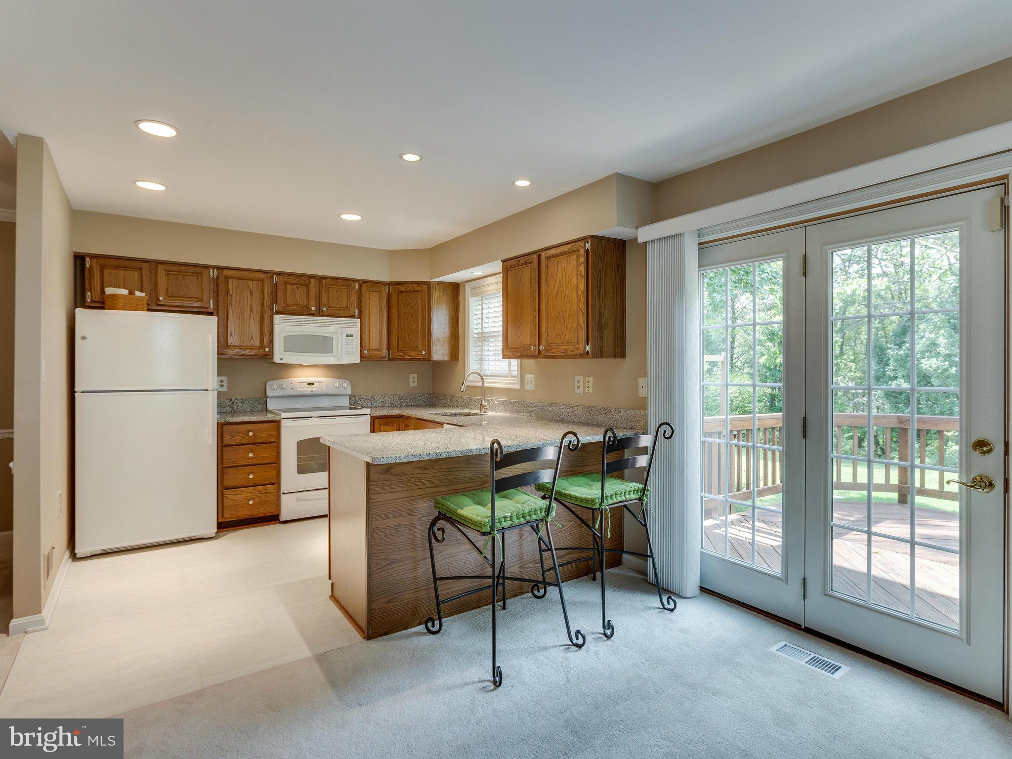 11933 Sentinel Point Court Reston, VA 20191 - Photo 8 of 30 Kitchen