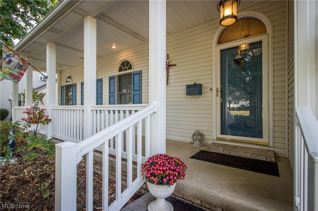 347 Oneida Avenue Northwest Canton, OH 44708 - Photo 3 of 21 Welcoming front porch