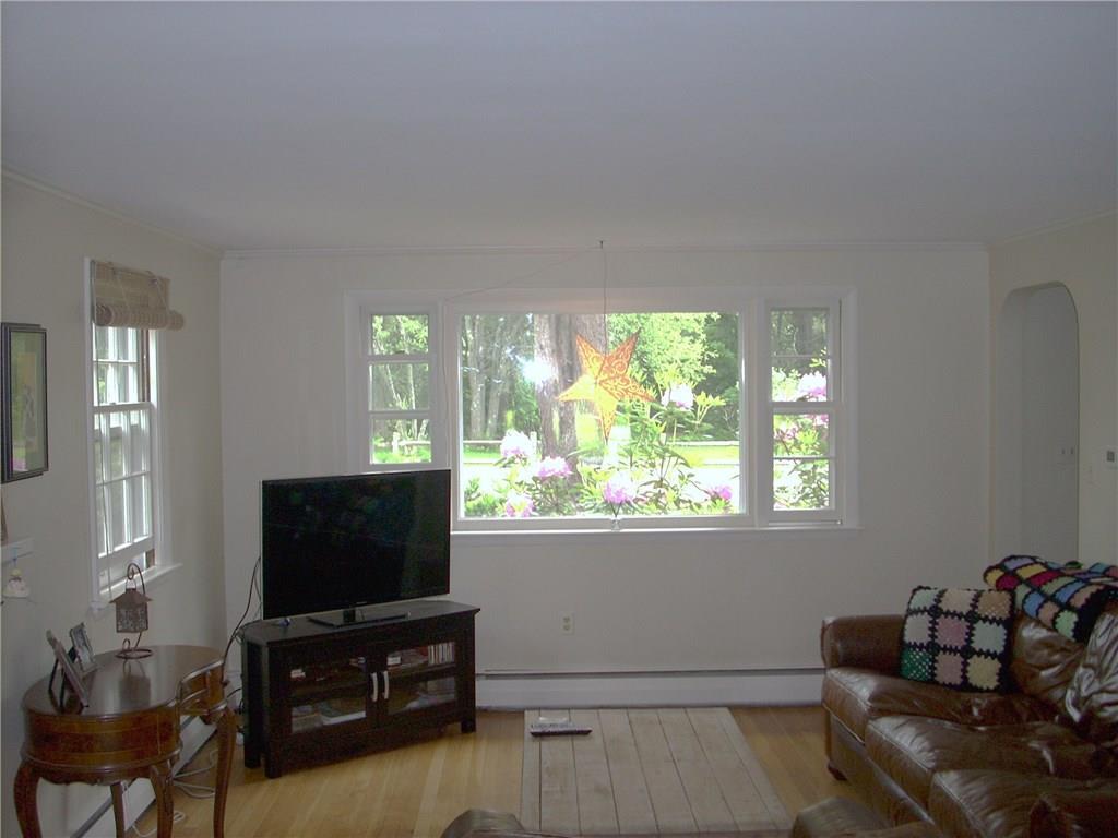 191 Princes Point Road Yarmouth, ME 04096 - Photo 23 of 34 Living Room Looking to the Front