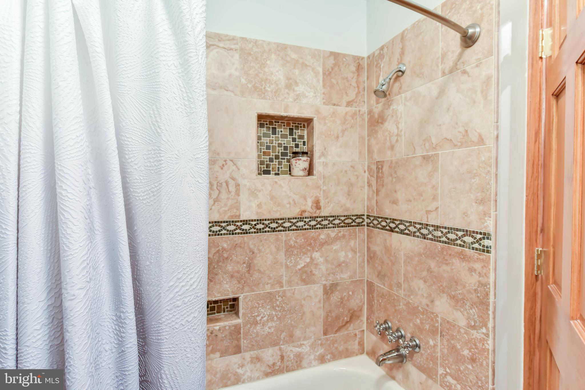 2201 Londonderry Road Alexandria, VA 22308 - Photo 22 of 48 Beautiful tiled shower/bath surround