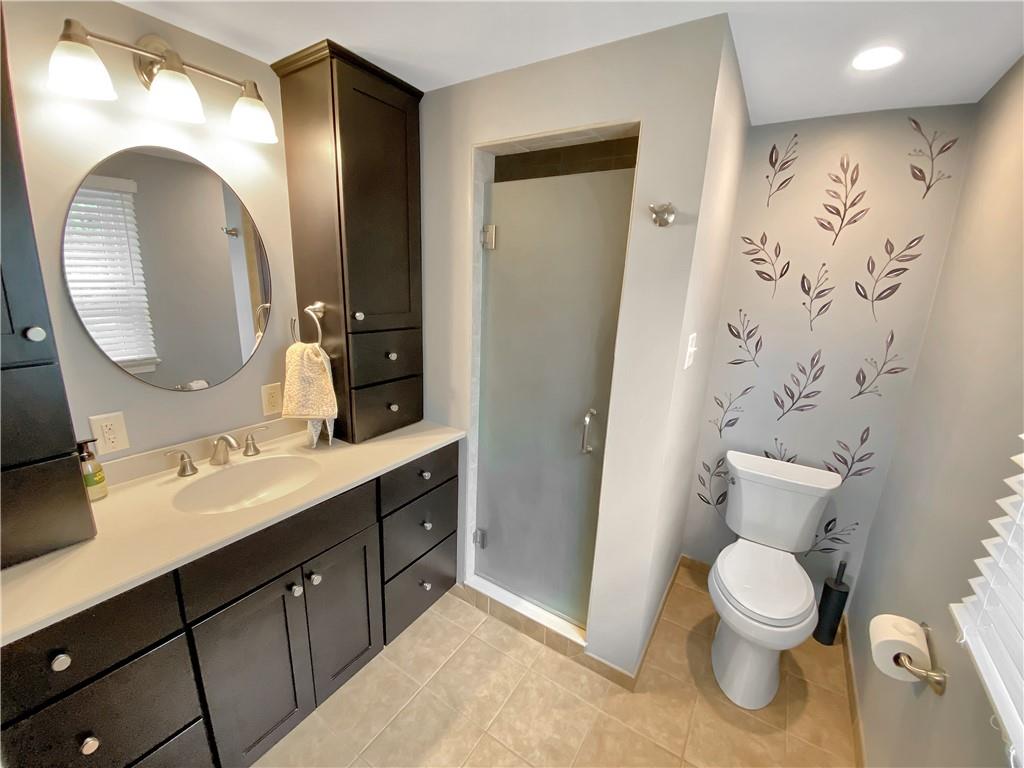 108 Lamar Road Pittsburgh, PA 15241 - Photo 21 of 40 Full bath off the master bedroom.