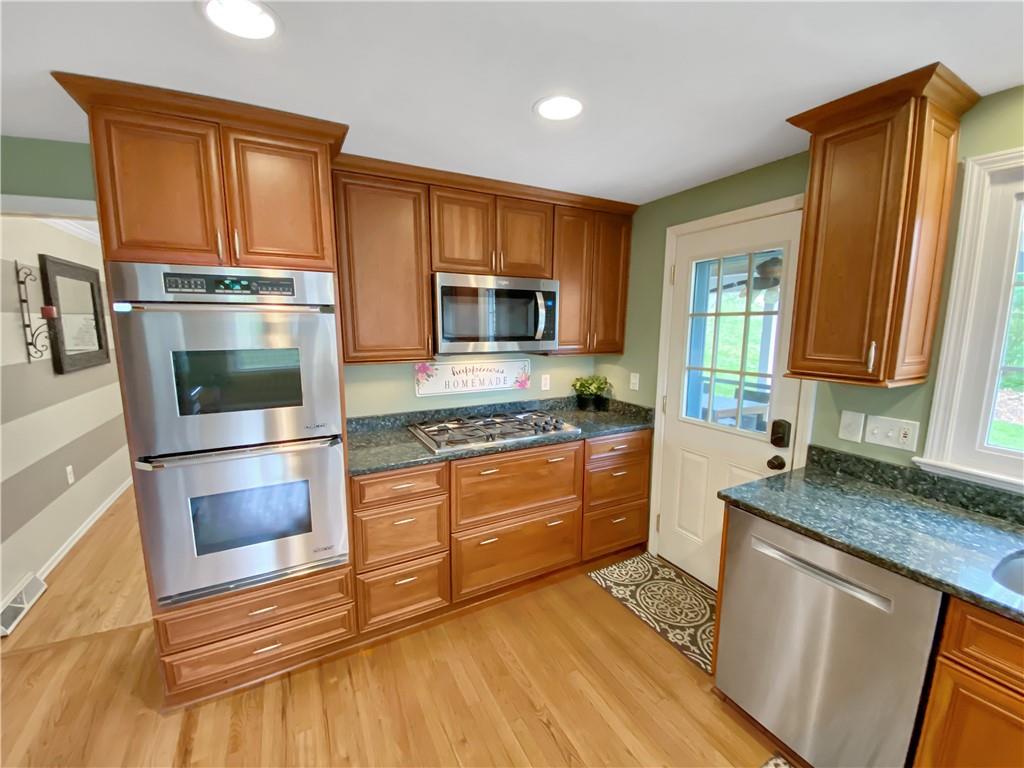 108 Lamar Road Pittsburgh, PA 15241 - Photo 9 of 40 The kitchen features high-end stainless steel appliances, including the Dacor double oven.
