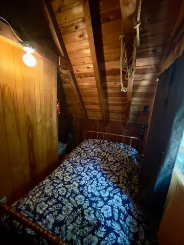 a bedroom with double bunk beds and two mirror