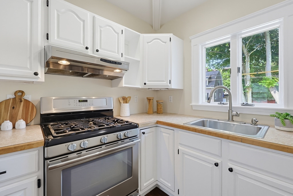 138 Marble Street Stoneham, MA 02180 - Photo 11 of 41