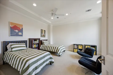 $775,000 | 3928 West Main Street, Houston, TX 77027
