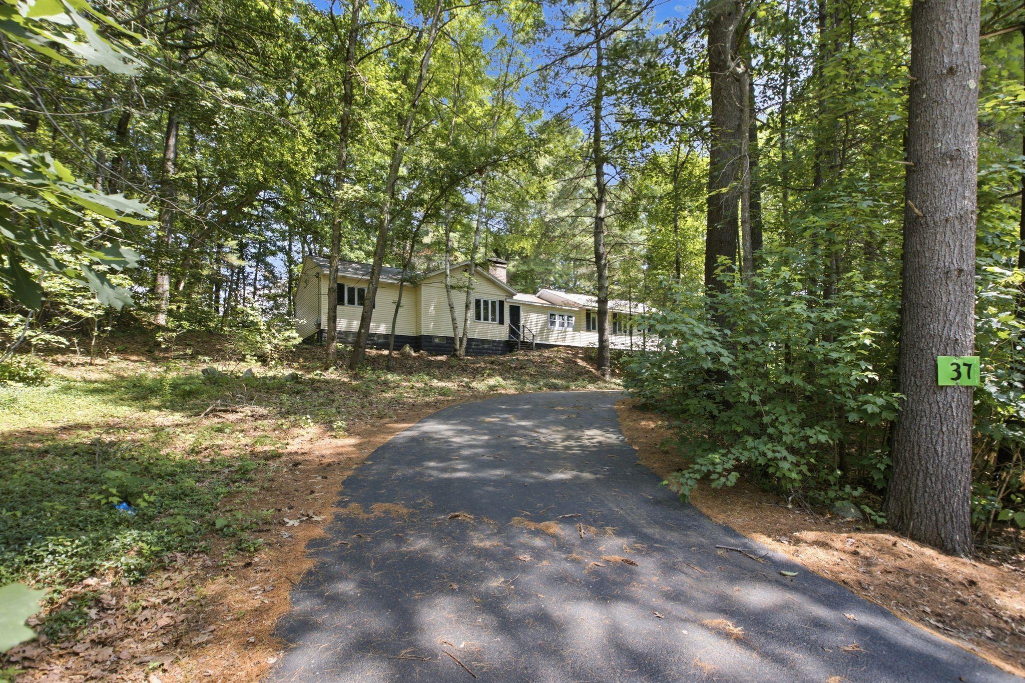 37 Hall Road Londonderry, NH 03053 - Photo 4 of 20