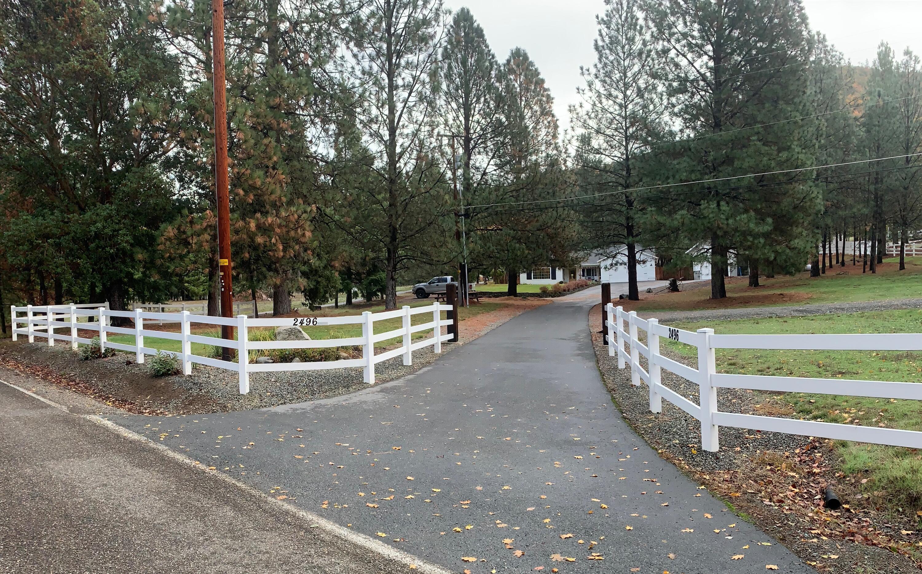 2496 Wards Creek Road Rogue River, OR 97537 - Photo 1 of 31 Front road view