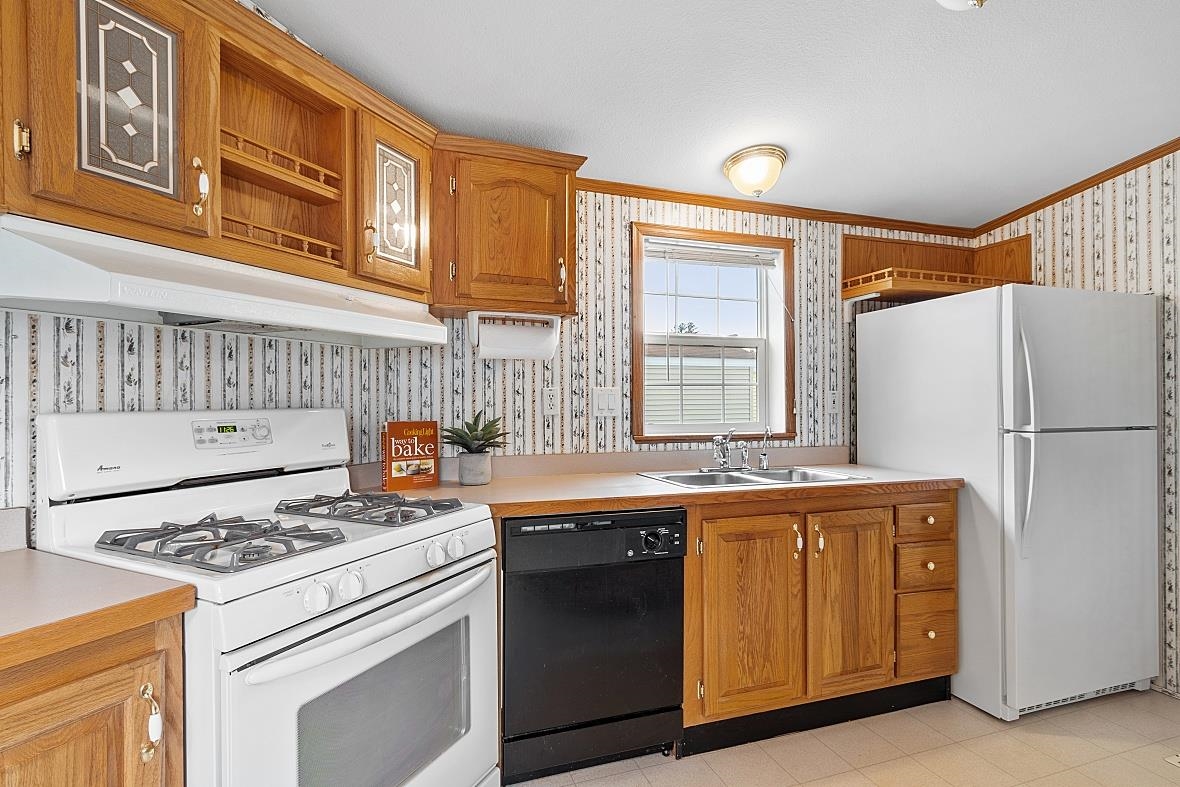 9 R Arrow Drive Salem, NH 03079 - Photo 18 of 38