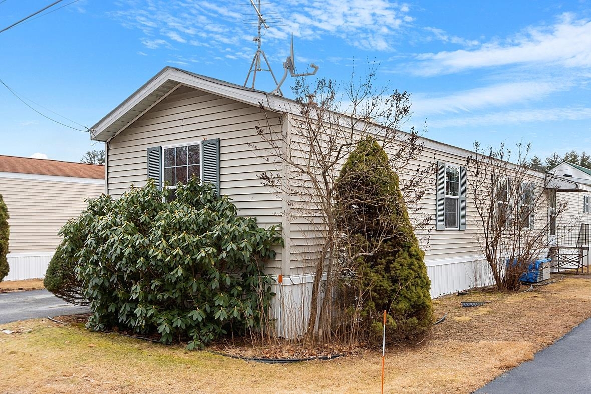 9 R Arrow Drive Salem, NH 03079 - Photo 2 of 38