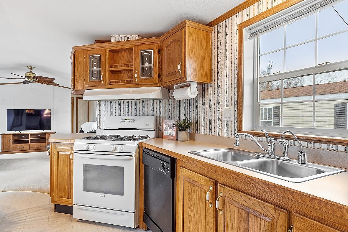 9 R Arrow Drive Salem, NH 03079 - Photo 21 of 38