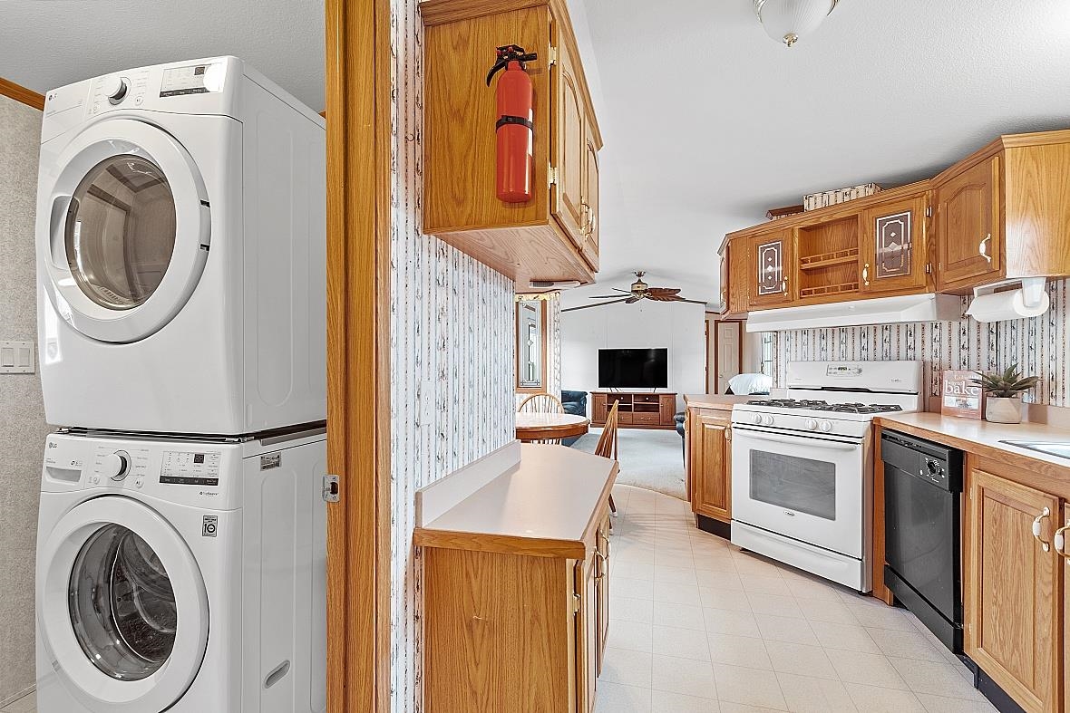 9 R Arrow Drive Salem, NH 03079 - Photo 22 of 38