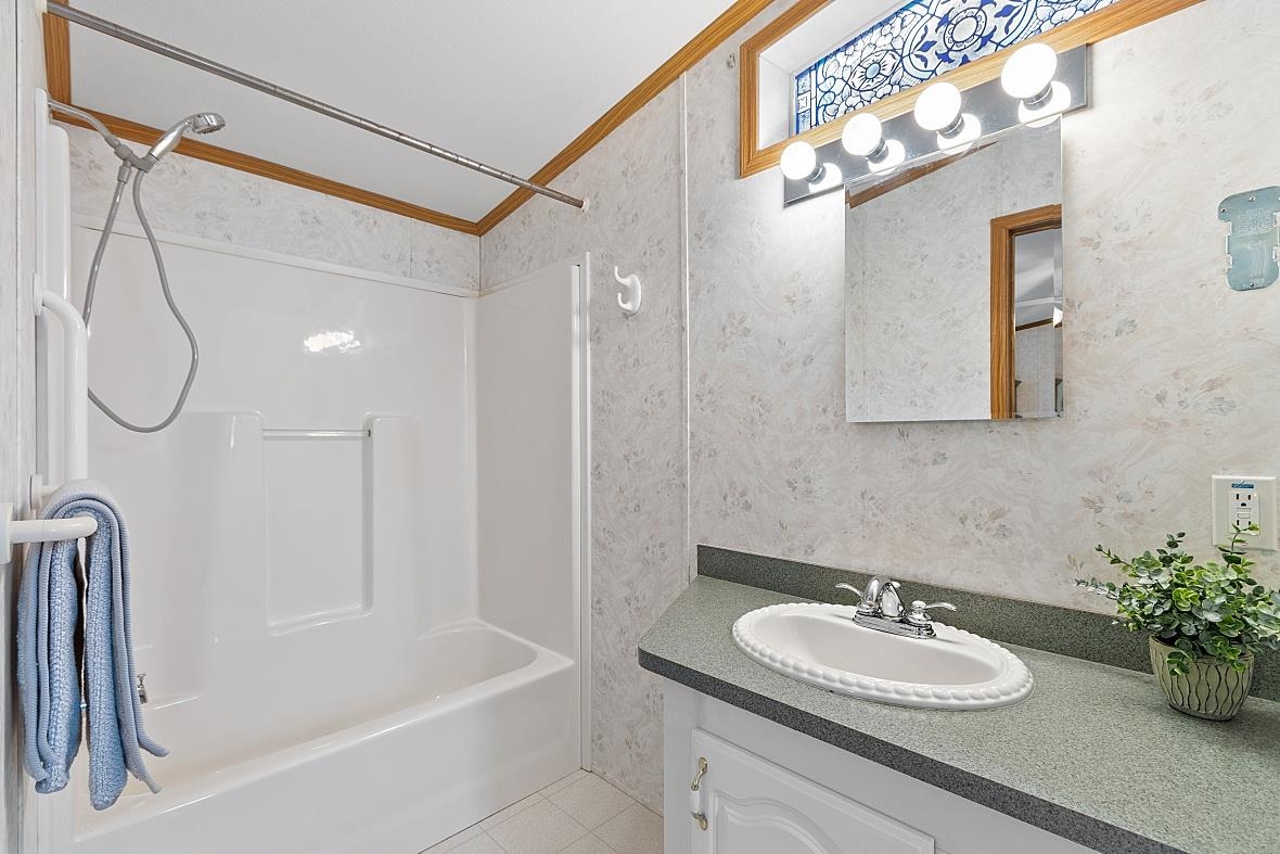 9 R Arrow Drive Salem, NH 03079 - Photo 28 of 38