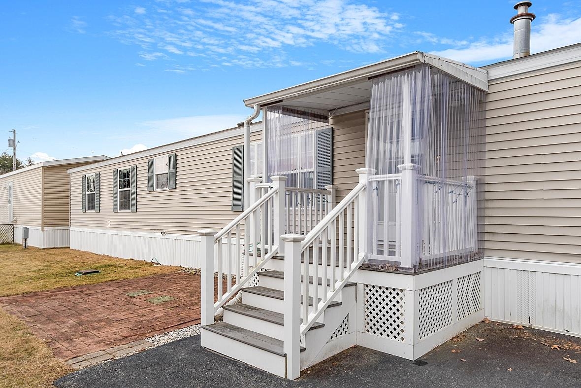 9 R Arrow Drive Salem, NH 03079 - Photo 5 of 38