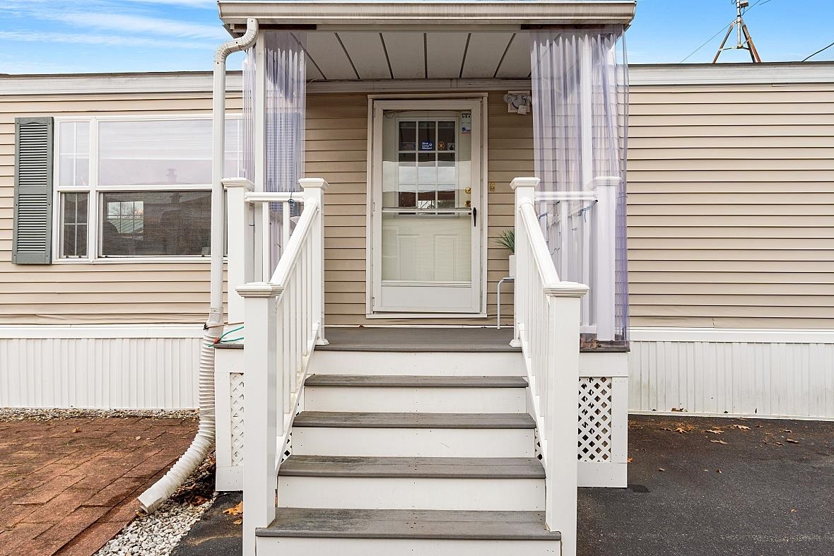 9 R Arrow Drive Salem, NH 03079 - Photo 9 of 38