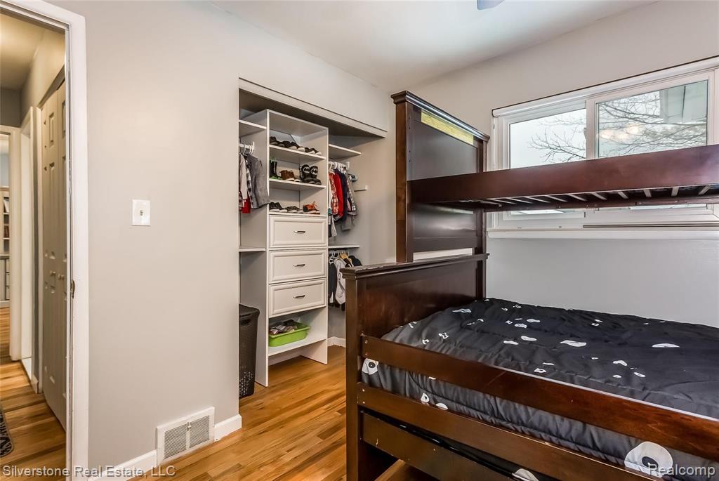 16527 Riverside Street Livonia, MI 48154 - Photo 25 of 42 Gallery Image 25