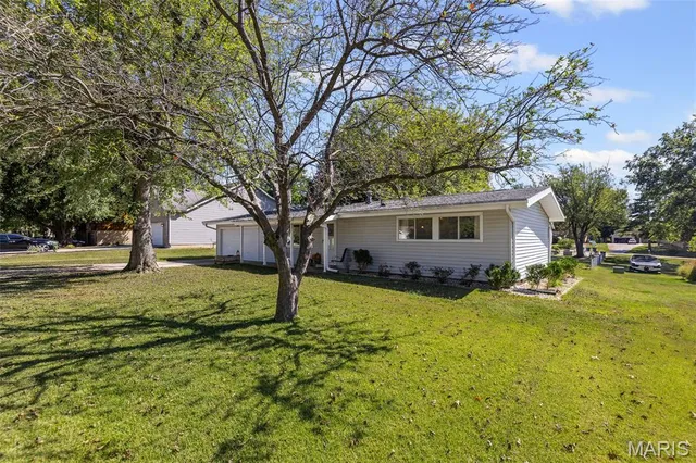 $170,000 | 380 High Point Drive, Edwardsville, IL 62025