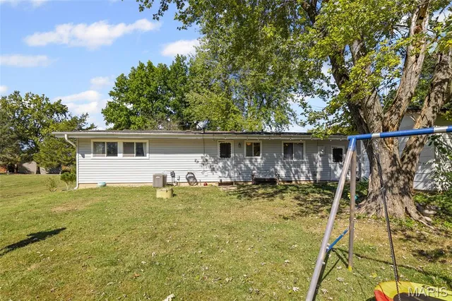 $170,000 | 380 High Point Drive, Edwardsville, IL 62025
