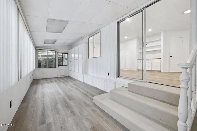 a view of a back yard