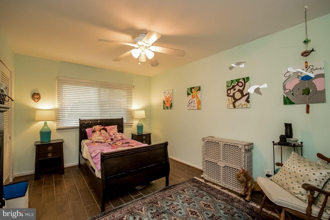 11241 South Shore Road Reston, VA 20190 - Photo 14 of 34 Bedroom #3 has a Window and Ceiling Fan!