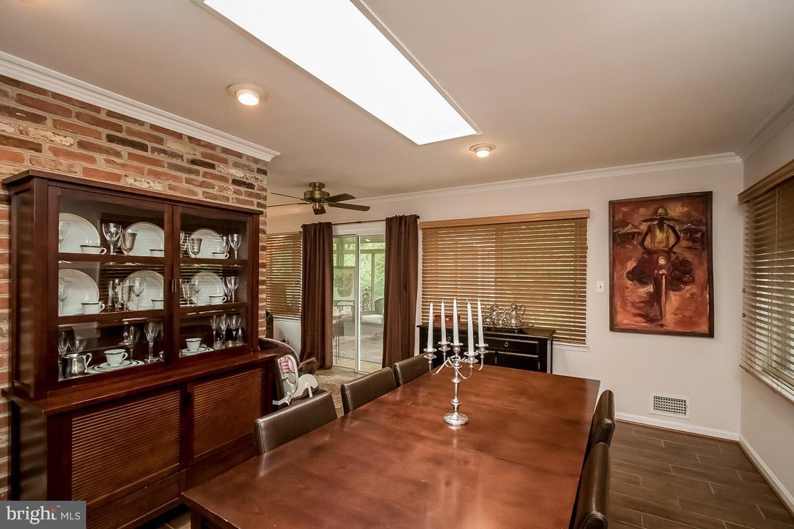 11241 South Shore Road Reston, VA 20190 - Photo 3 of 34 Dining Room has space for your Dish Cabinet!