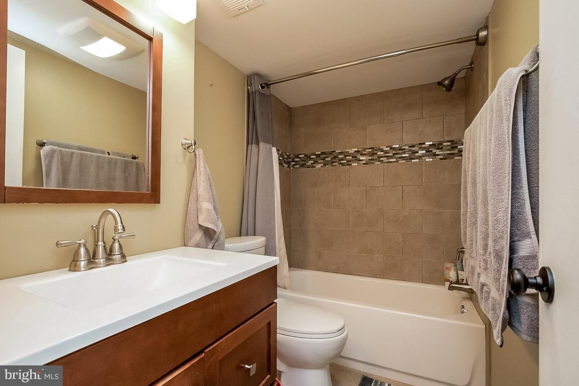 11241 South Shore Road Reston, VA 20190 - Photo 29 of 34 Bathroom #3 is a full bath on Lower Level!