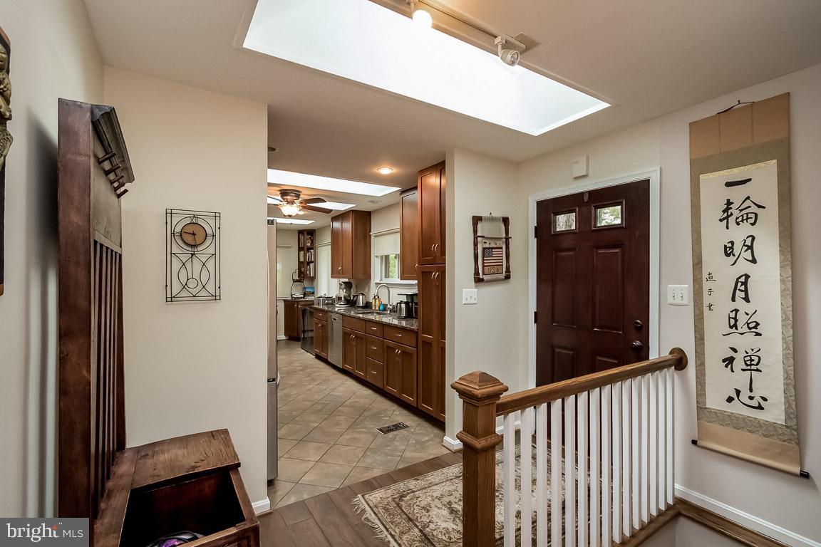 11241 South Shore Road Reston, VA 20190 - Photo 9 of 34 Kitchen is right off the Foyer and main entrance!
