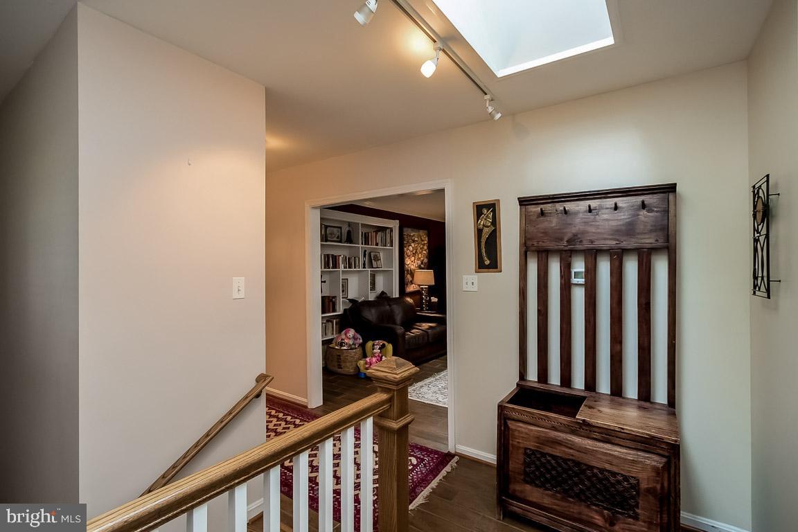11241 South Shore Road Reston, VA 20190 - Photo 10 of 34 Large Foyer with it's own Skylight!