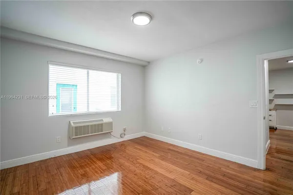 $1,800 | 7325 Carlyle Avenue, Unit 10, Miami Beach, FL 33141