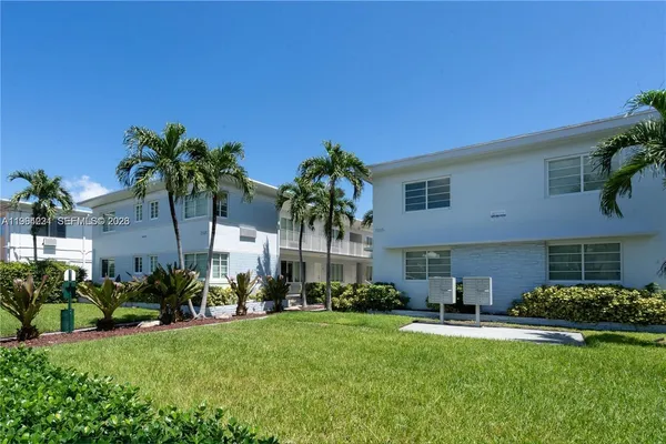 $1,800 | 7325 Carlyle Avenue, Unit 10, Miami Beach, FL 33141