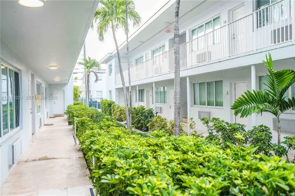 $1,800 | 7325 Carlyle Avenue, Unit 10, Miami Beach, FL 33141