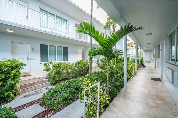 $1,800 | 7325 Carlyle Avenue, Unit 10, Miami Beach, FL 33141