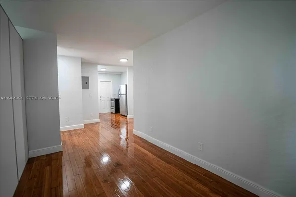 $1,800 | 7325 Carlyle Avenue, Unit 10, Miami Beach, FL 33141