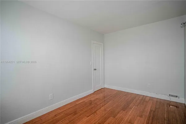 $1,800 | 7325 Carlyle Avenue, Unit 10, Miami Beach, FL 33141