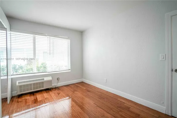 $1,800 | 7325 Carlyle Avenue, Unit 10, Miami Beach, FL 33141