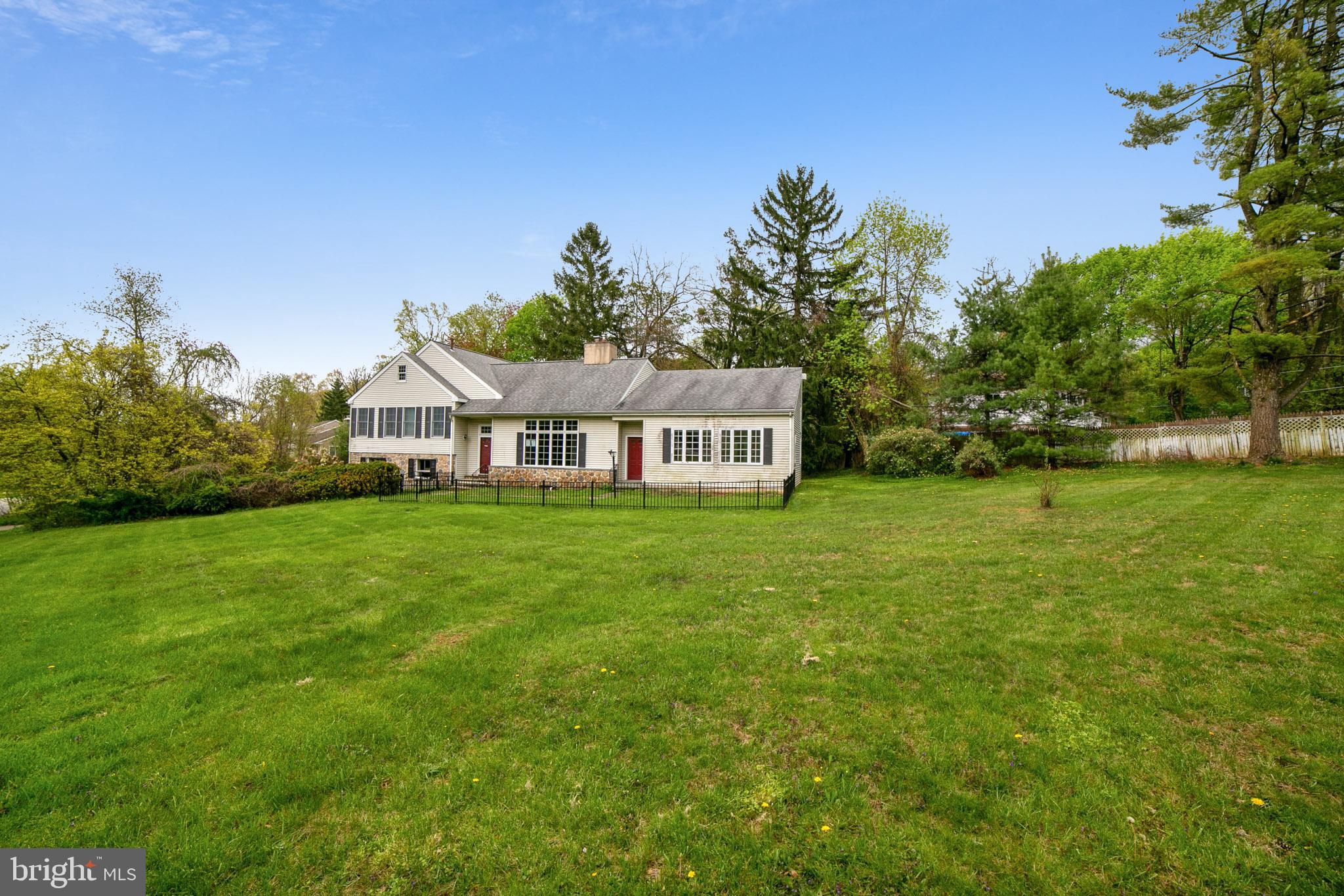 940 Hollow Road Wayne, PA 19087 - Photo 2 of 31